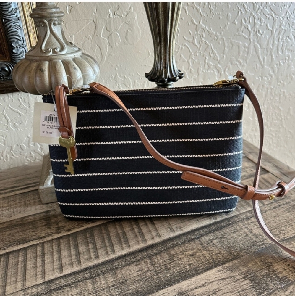 💢SOLD! NWT Fossil Black and White Heart Striped Crossbody Bag with Tan Strap